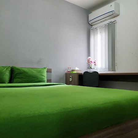 Barata Hotel Near Bandara Soekarno Hatta Tangerang Extérieur photo