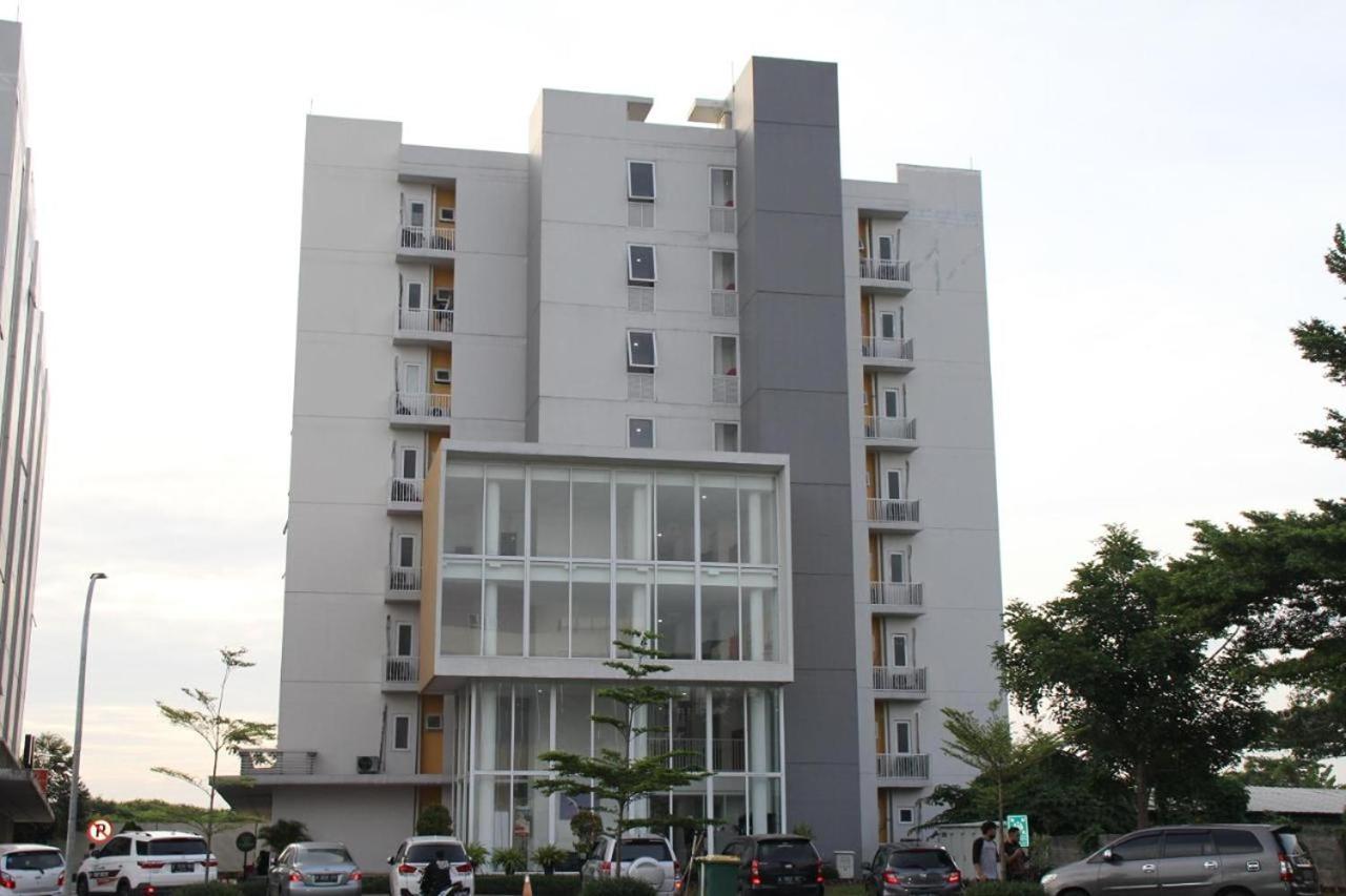 Barata Hotel Near Bandara Soekarno Hatta Tangerang Extérieur photo
