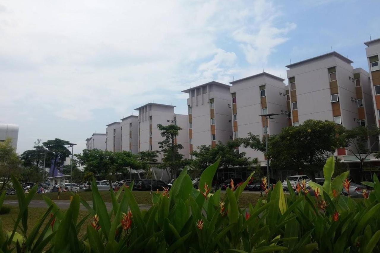 Barata Hotel Near Bandara Soekarno Hatta Tangerang Extérieur photo