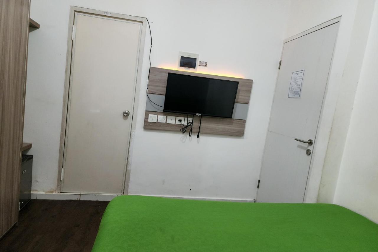 Barata Hotel Near Bandara Soekarno Hatta Tangerang Extérieur photo