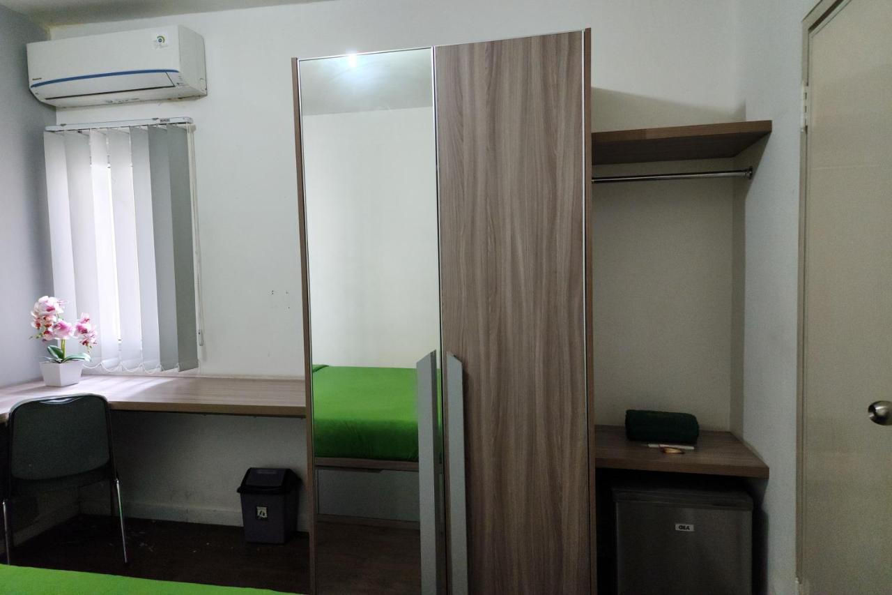 Barata Hotel Near Bandara Soekarno Hatta Tangerang Extérieur photo